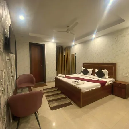Hotel Ambience Plaza
